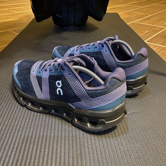 ON CLOUD GO - Women’s Running Shoes - SIZE 8.5 - Picture 2 of 11